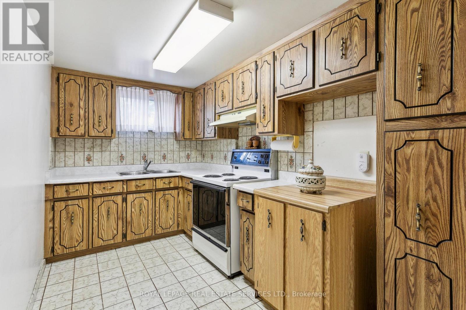 28 Cornelius Parkway, Toronto, Ontario  M6L 2K3 - Photo 39 - W12368358