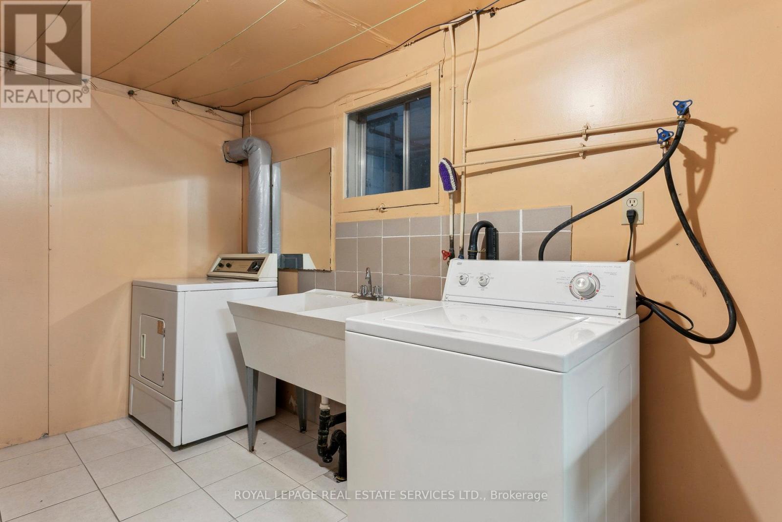 28 Cornelius Parkway, Toronto, Ontario  M6L 2K3 - Photo 47 - W12368358