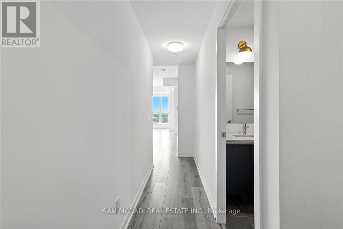722 - 405 Dundas Street W, Oakville, Ontario  L6M 5P9 - Photo 3 - W12368361