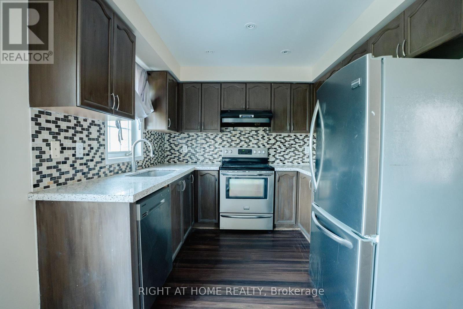 16 Lonestar Crescent, Brampton, Ontario  L7A 2H9 - Photo 12 - W12368364
