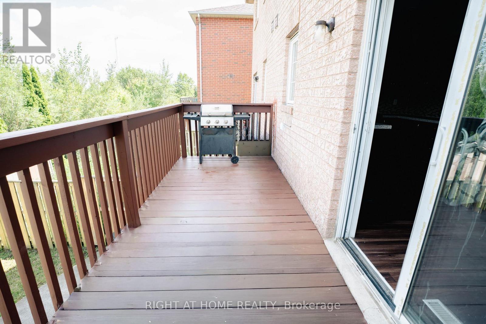 16 Lonestar Crescent, Brampton, Ontario  L7A 2H9 - Photo 13 - W12368364