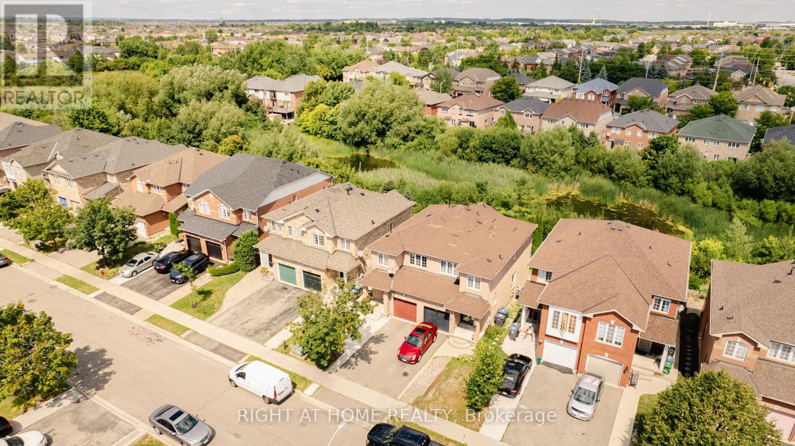 16 Lonestar Crescent, Brampton, Ontario  L7A 2H9 - Photo 4 - W12368364
