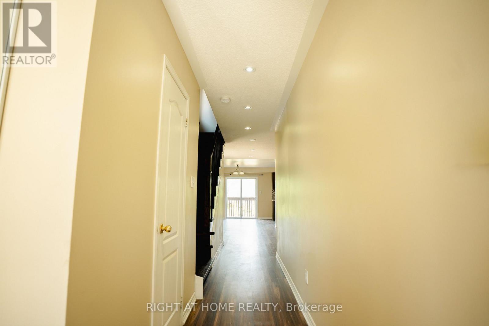 16 Lonestar Crescent, Brampton, Ontario  L7A 2H9 - Photo 6 - W12368364