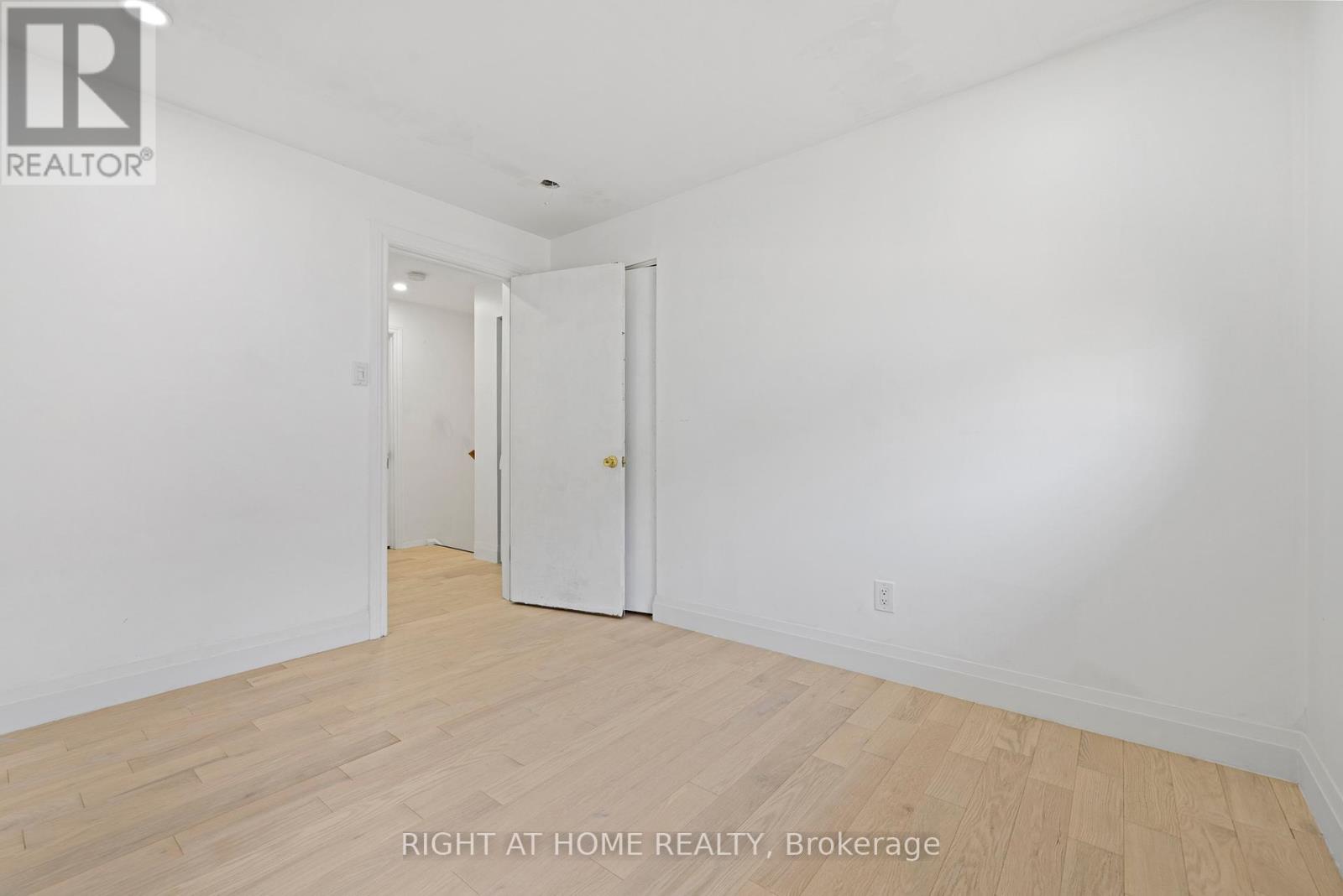 1147 Saturnia Crescent, Mississauga, Ontario  L4Y 2M2 - Photo 12 - W12348273