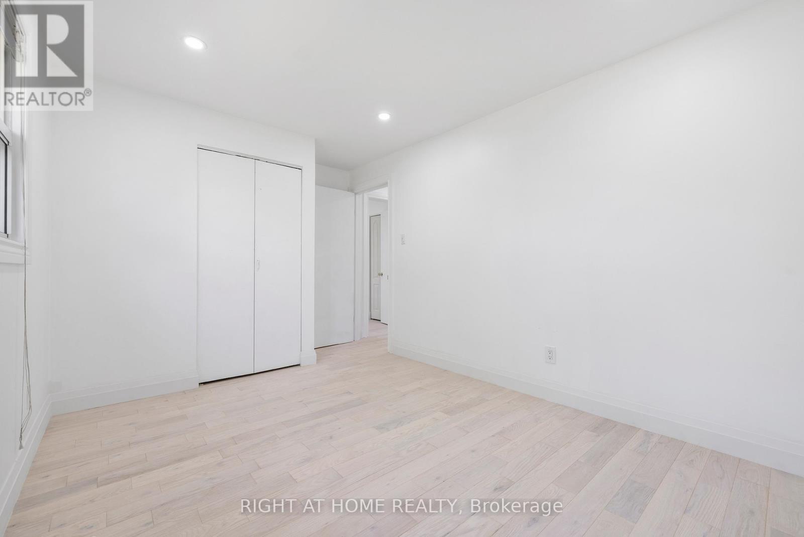 1147 Saturnia Crescent, Mississauga, Ontario  L4Y 2M2 - Photo 17 - W12348273