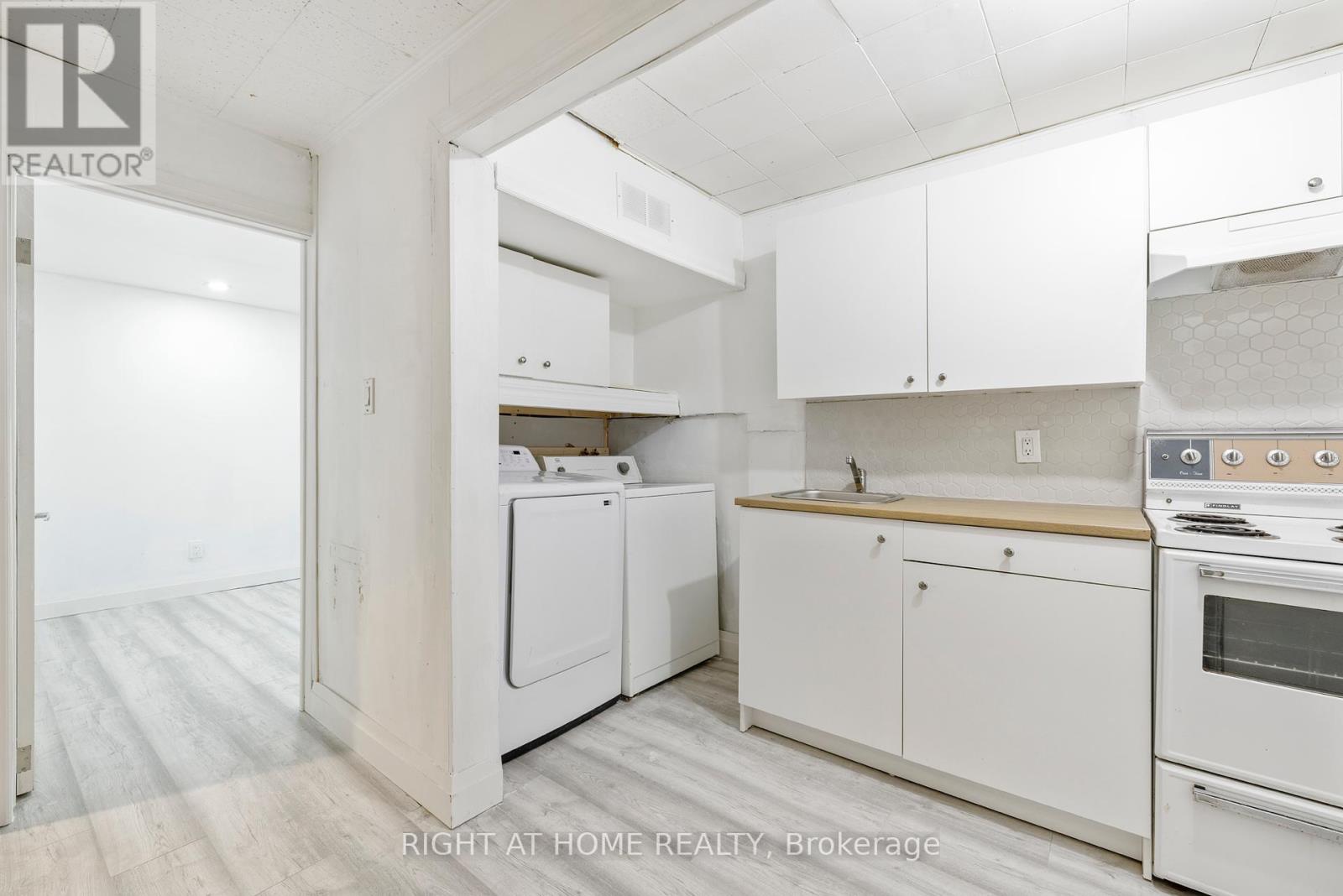 1147 Saturnia Crescent, Mississauga, Ontario  L4Y 2M2 - Photo 22 - W12348273