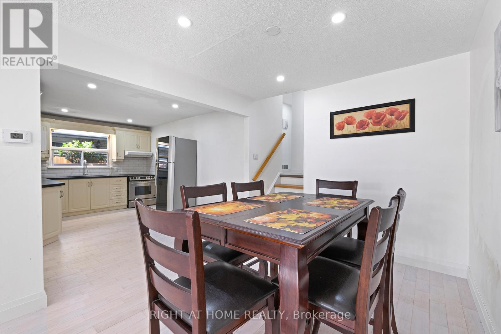 1147 Saturnia Crescent, Mississauga, Ontario  L4Y 2M2 - Photo 8 - W12348273