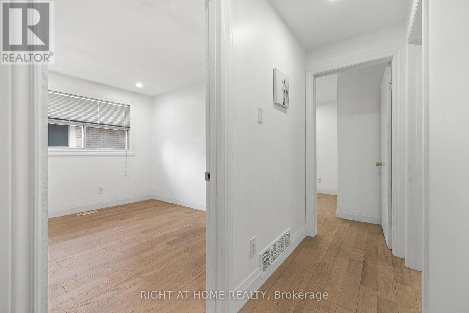 1147 Saturnia Crescent, Mississauga, Ontario  L4Y 2M2 - Photo 9 - W12348273