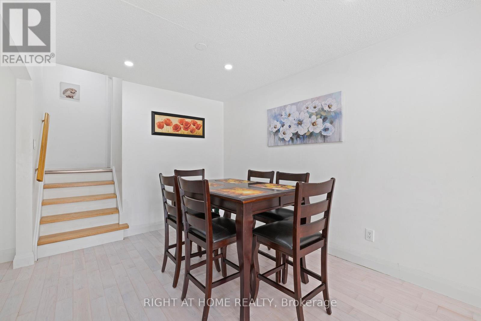 1147 Saturnia Crescent, Mississauga, Ontario  L4Y 2M2 - Photo 7 - W12348273