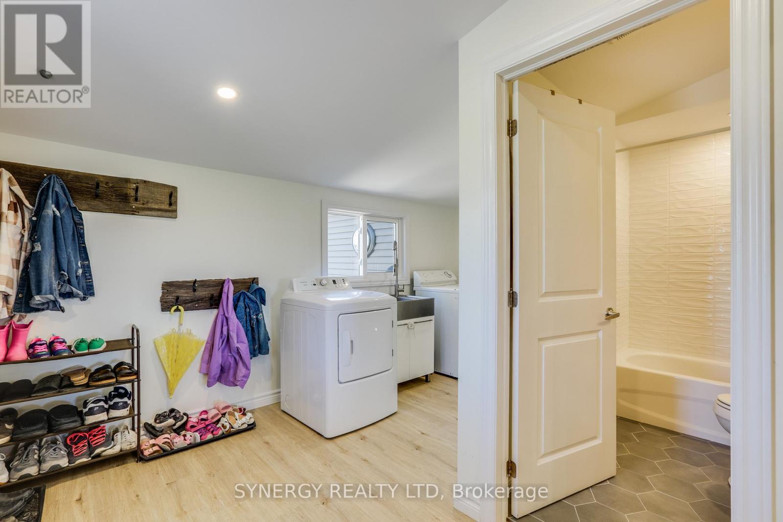 6339 Irish Drive, Southwest Middlesex, Ontario  N0L 1T0 - Photo 26 - X12368428