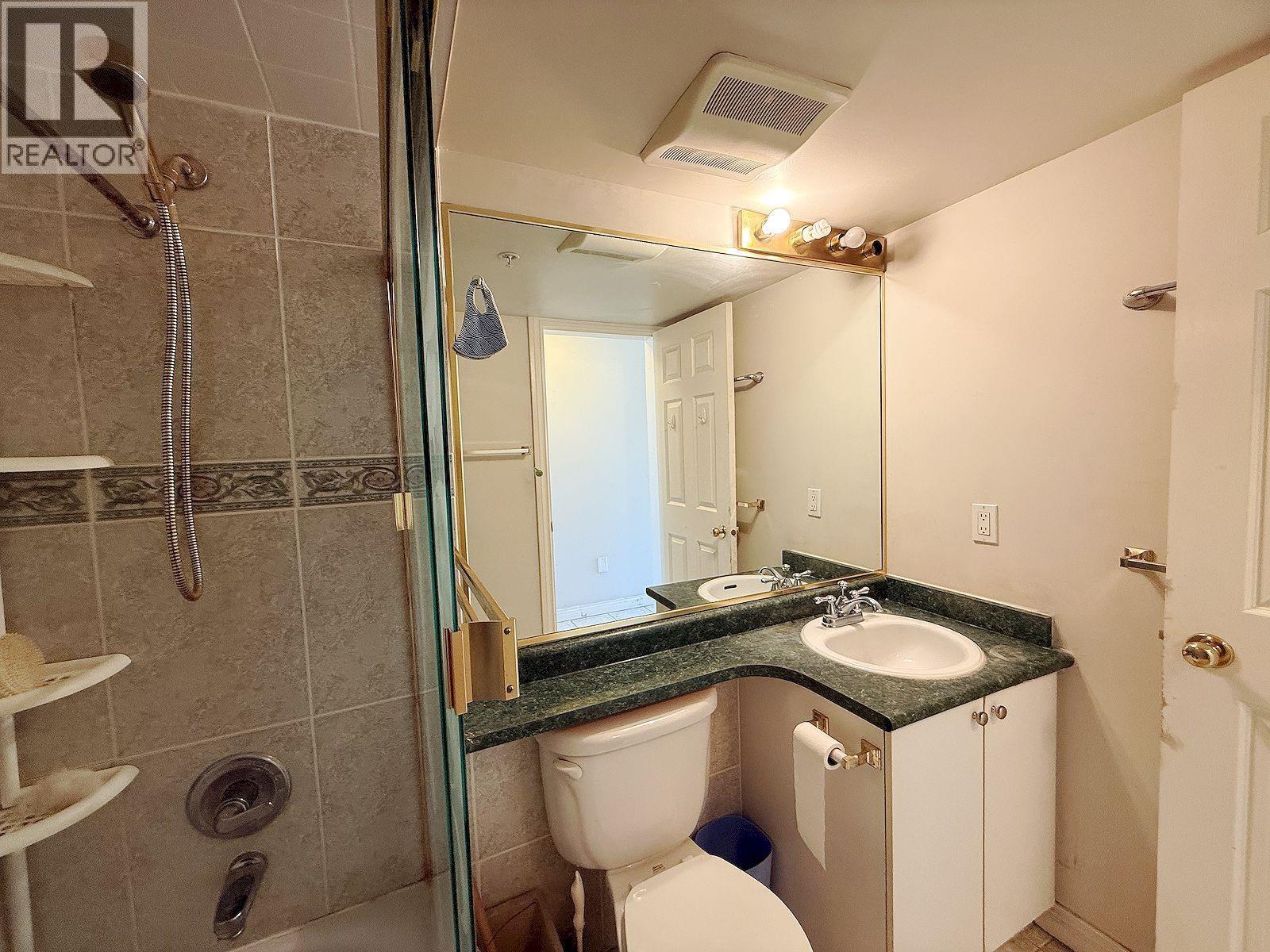 12xx E 61st Avenue, Vancouver, British Columbia  V5X 2C6 - Photo 2 - R3041182