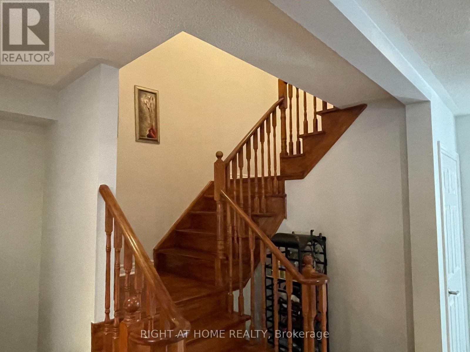 18 Archbury Circle, Caledon (Bolton East), Ontario  L7E 2H7 - Photo 10 - W12368351