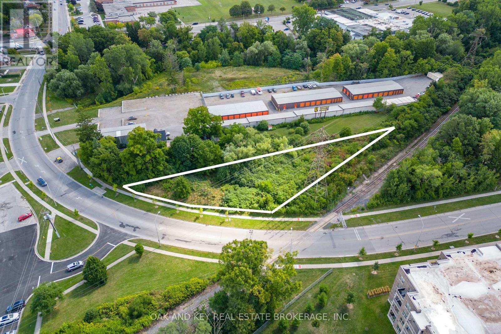 121 Thompson Road, London South, Ontario  N5Z 2Y7 - Photo 10 - X12261056