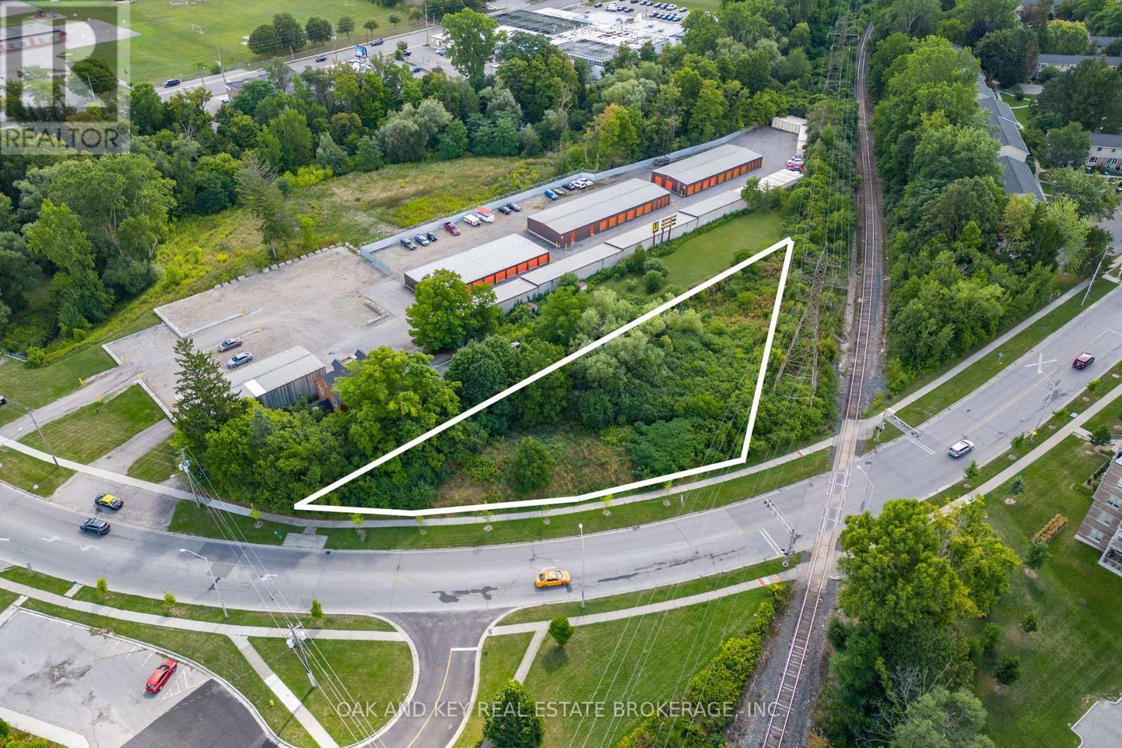 121 Thompson Road, London South, Ontario  N5Z 2Y7 - Photo 8 - X12261056
