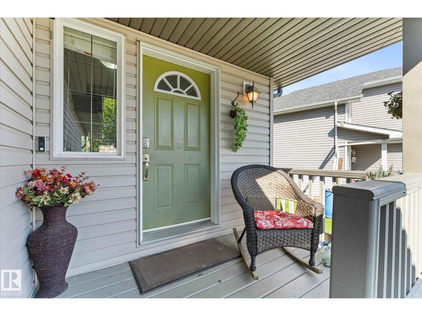 Property at 45 LAMPLIGHT DR image 2