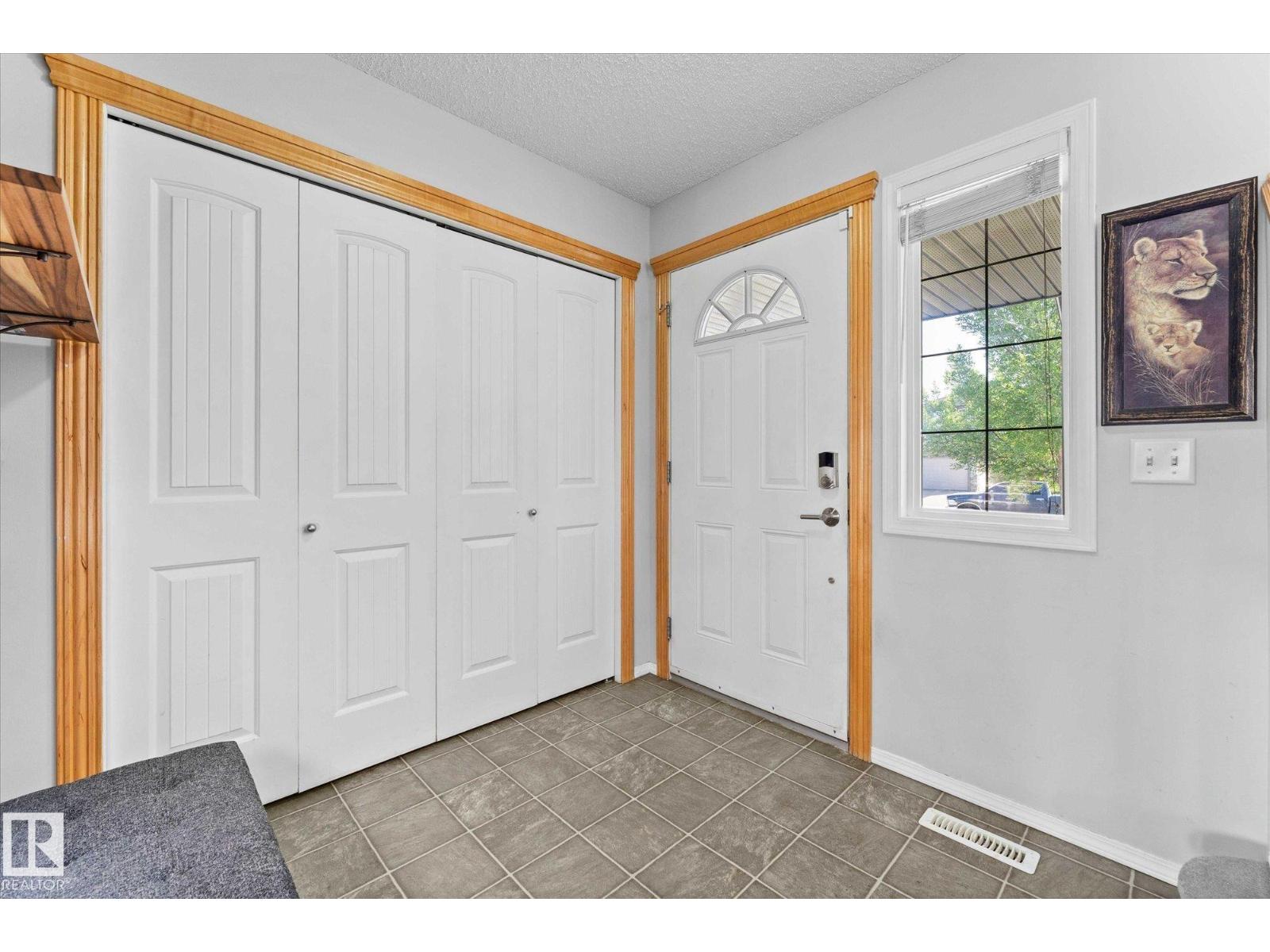 Property at 45 LAMPLIGHT DR image 4