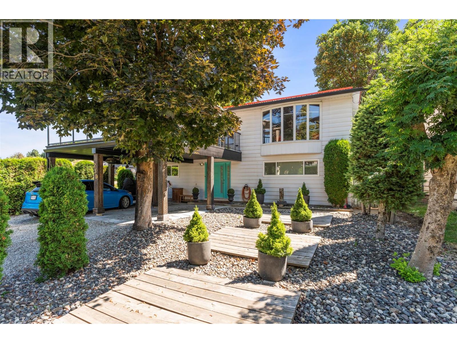 230 6 Street SE, Salmon Arm, British Columbia