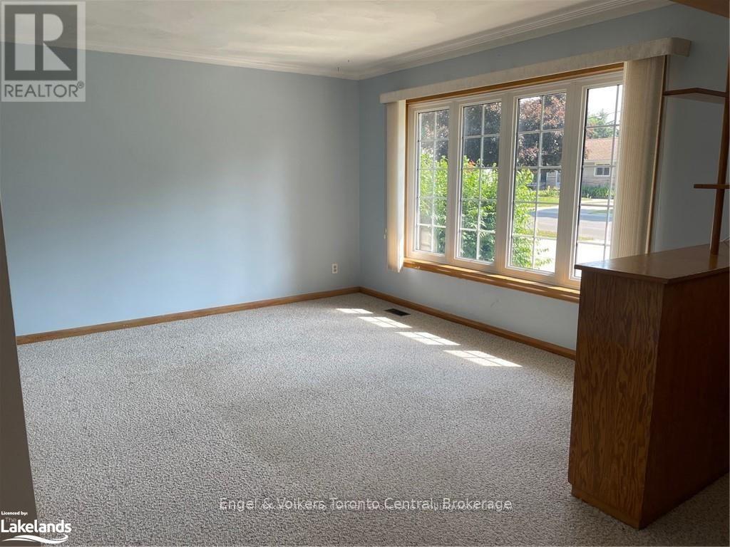 27 Herbert Avenue, Grey Highlands, Ontario  N0C 1H0 - Photo 12 - X12368477