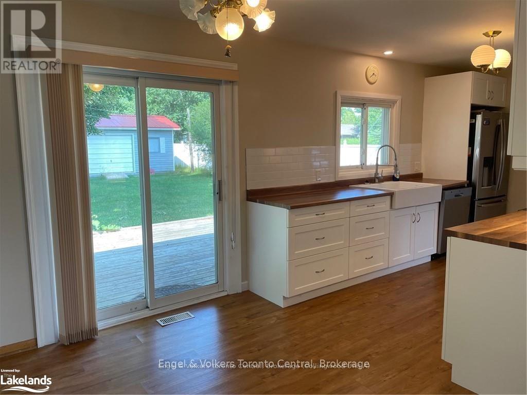 27 Herbert Avenue, Grey Highlands, Ontario  N0C 1H0 - Photo 3 - X12368477