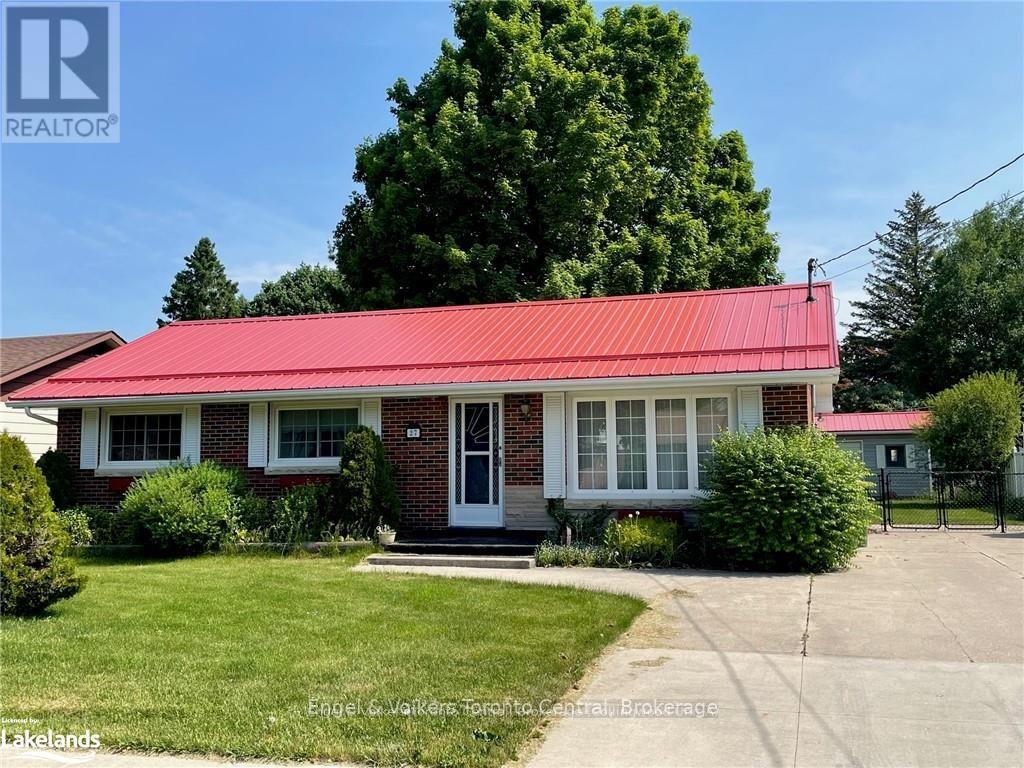 27 Herbert Avenue, Grey Highlands, Ontario  N0C 1H0 - Photo 35 - X12368477