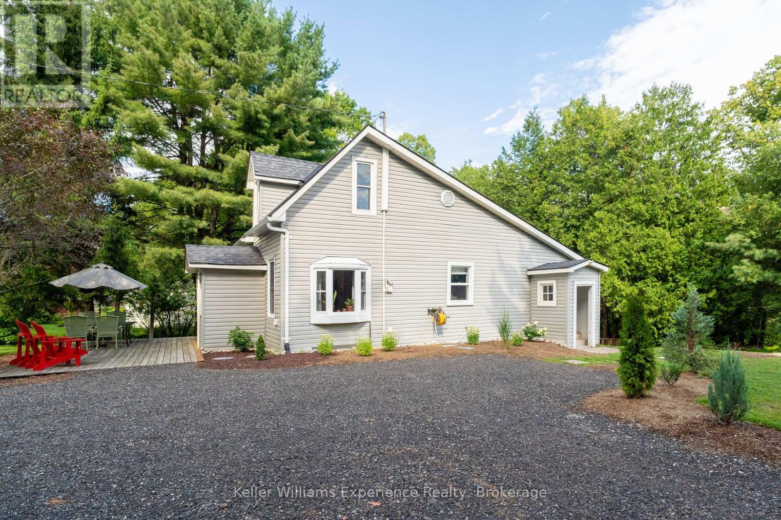 14 Edward Street, Bracebridge, Ontario  P1L 1H5 - Photo 2 - X12368501