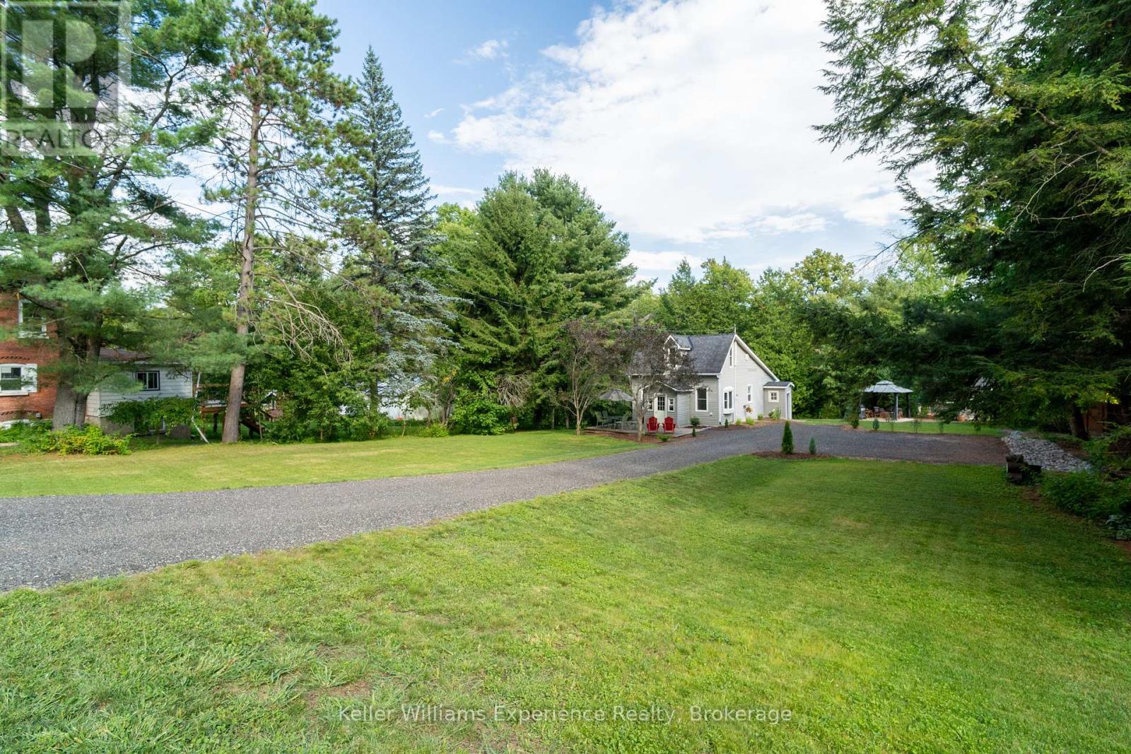 14 Edward Street, Bracebridge, Ontario  P1L 1H5 - Photo 4 - X12368501