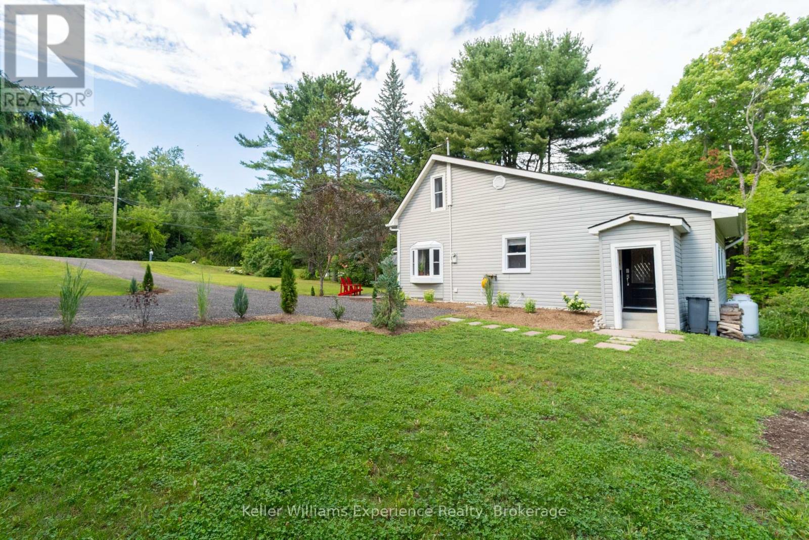 14 Edward Street, Bracebridge, Ontario  P1L 1H5 - Photo 6 - X12368501