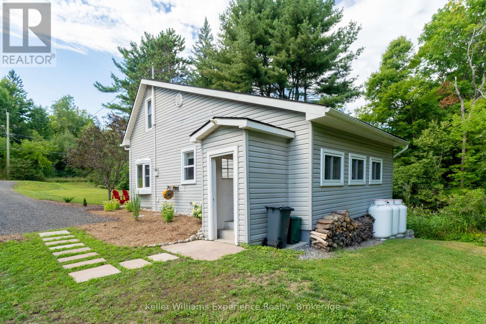 14 Edward Street, Bracebridge, Ontario  P1L 1H5 - Photo 9 - X12368501