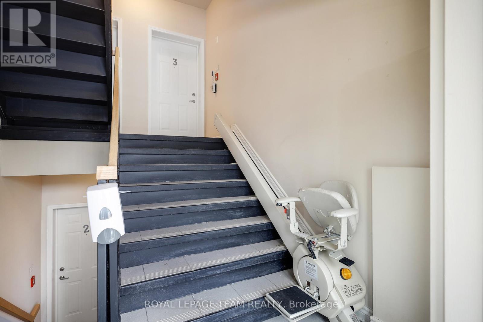4 - 385 Paseo Private, Ottawa, Ontario  K2G 4N7 - Photo 2 - X12368476