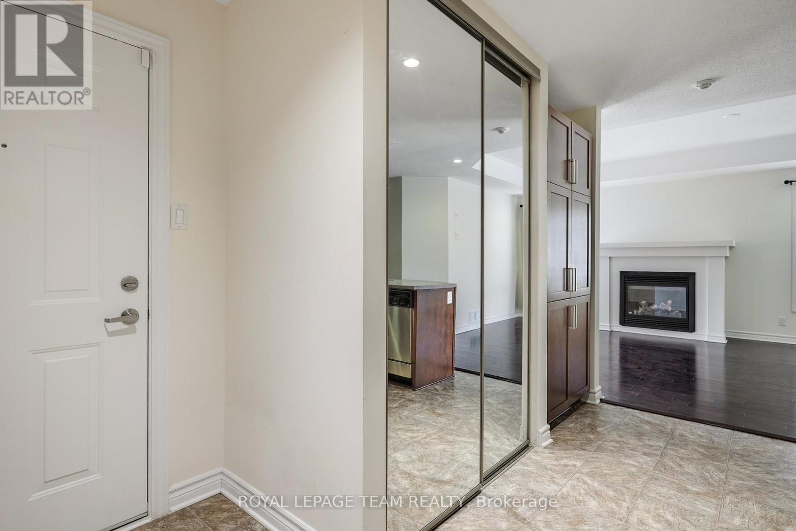 4 - 385 Paseo Private, Ottawa, Ontario  K2G 4N7 - Photo 4 - X12368476