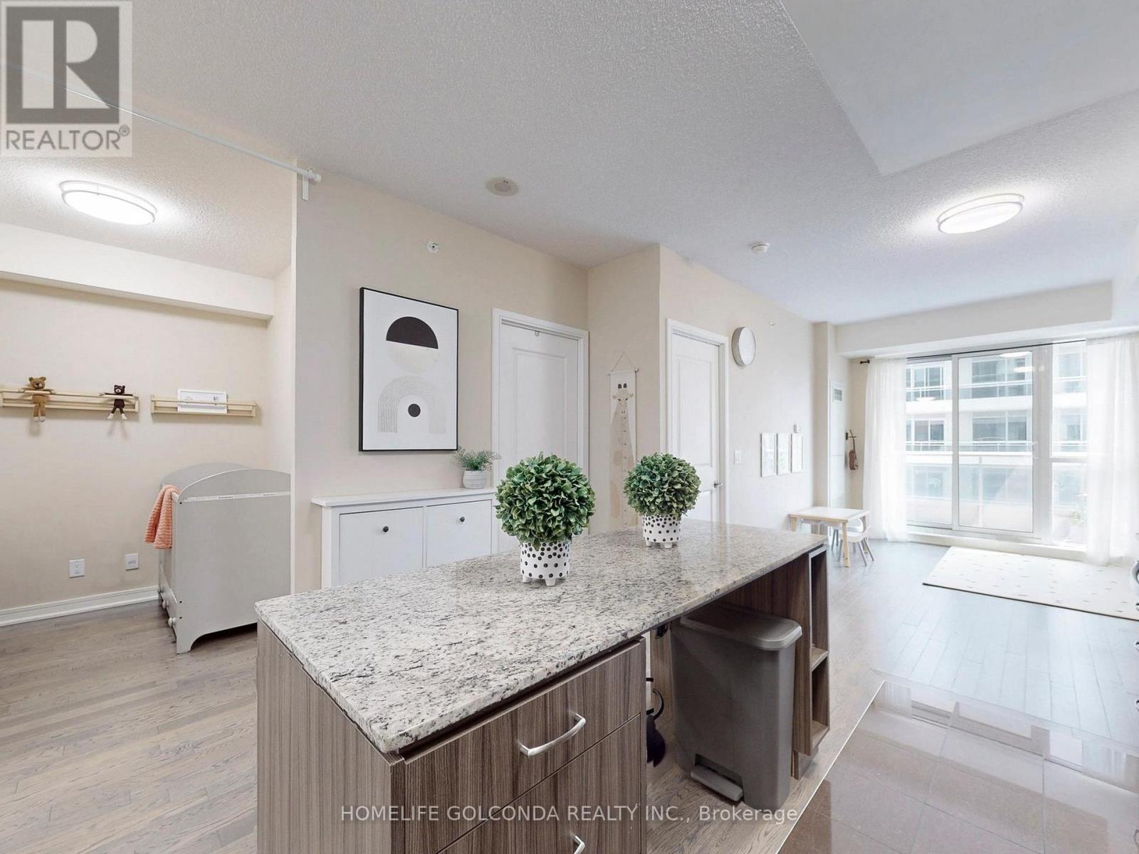 1007 - 9205 Yonge Street, Richmond Hill, Ontario  L4C 6Z2 - Photo 13 - N12368441