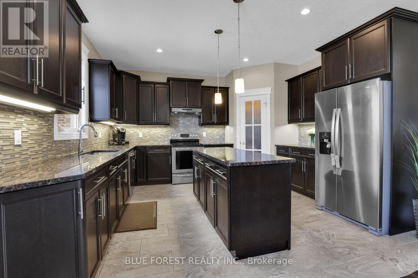 972 Gleneagle Trail, London North, Ontario  N6G 0K7 - Photo 11 - X12368548