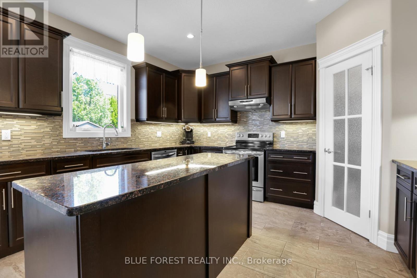 972 Gleneagle Trail, London North, Ontario  N6G 0K7 - Photo 12 - X12368548