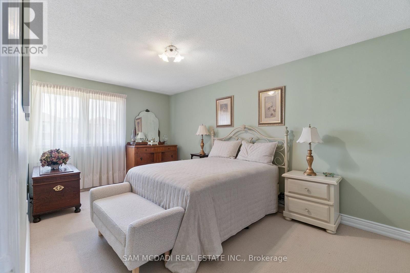 4260 Shelby Crescent, Mississauga, Ontario  L4W 3N5 - Photo 25 - W12368408