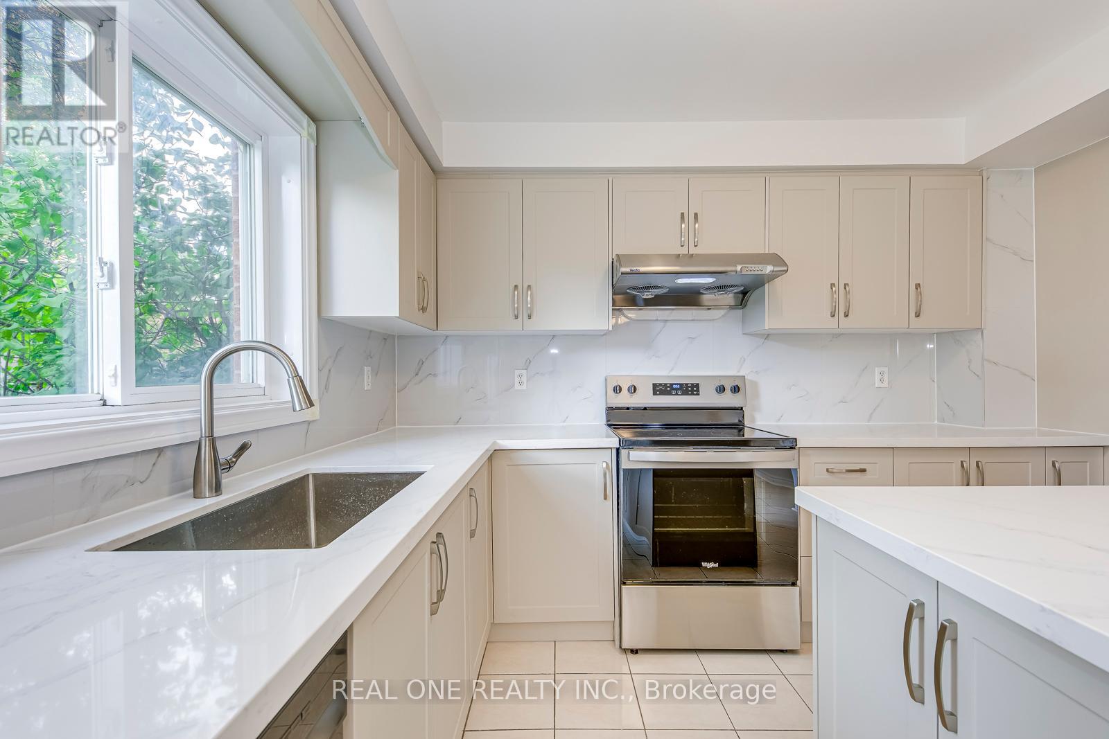 5192 Castlefield Drive, Mississauga, Ontario  L5V 1S2 - Photo 13 - W12368412