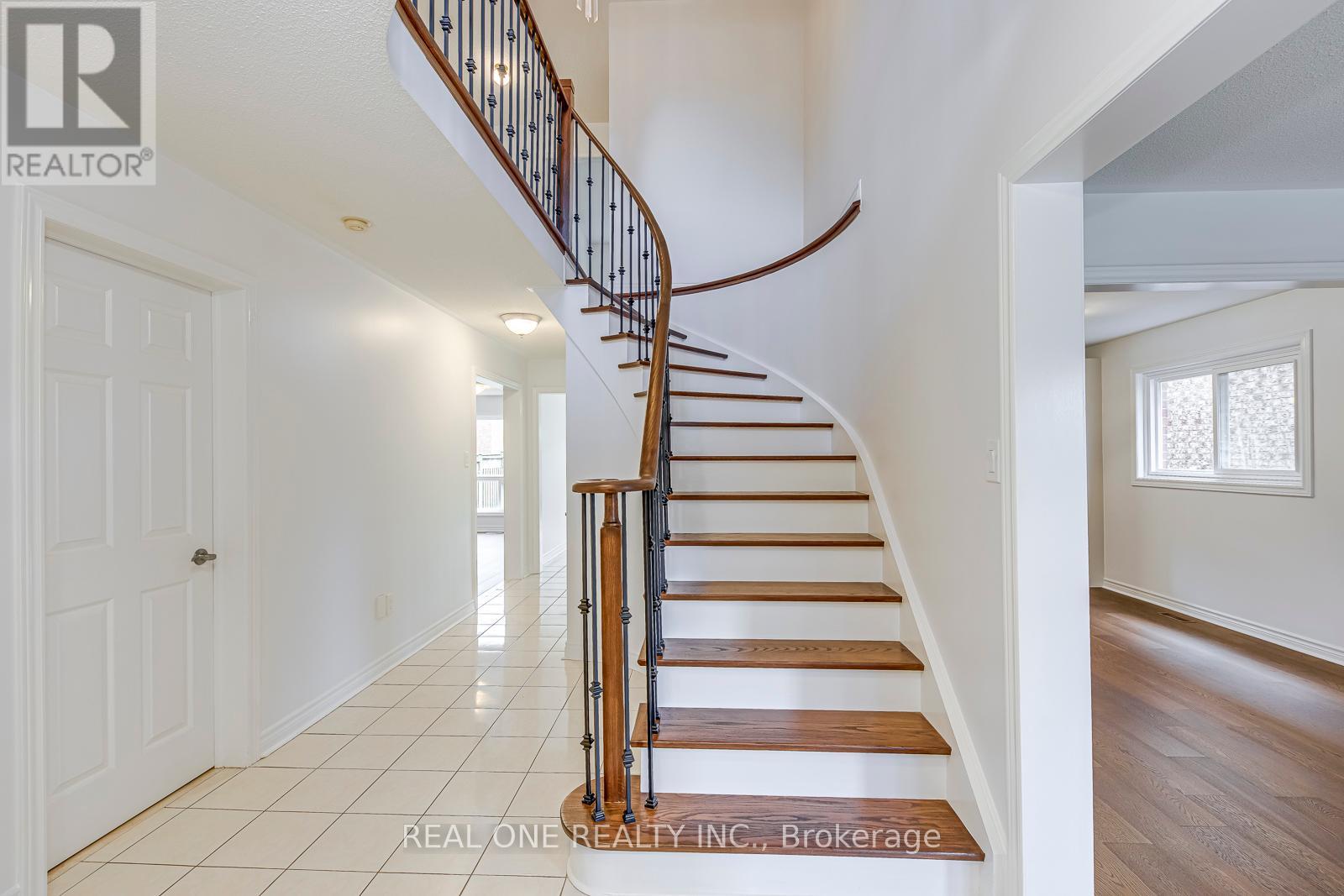 5192 Castlefield Drive, Mississauga, Ontario  L5V 1S2 - Photo 20 - W12368412
