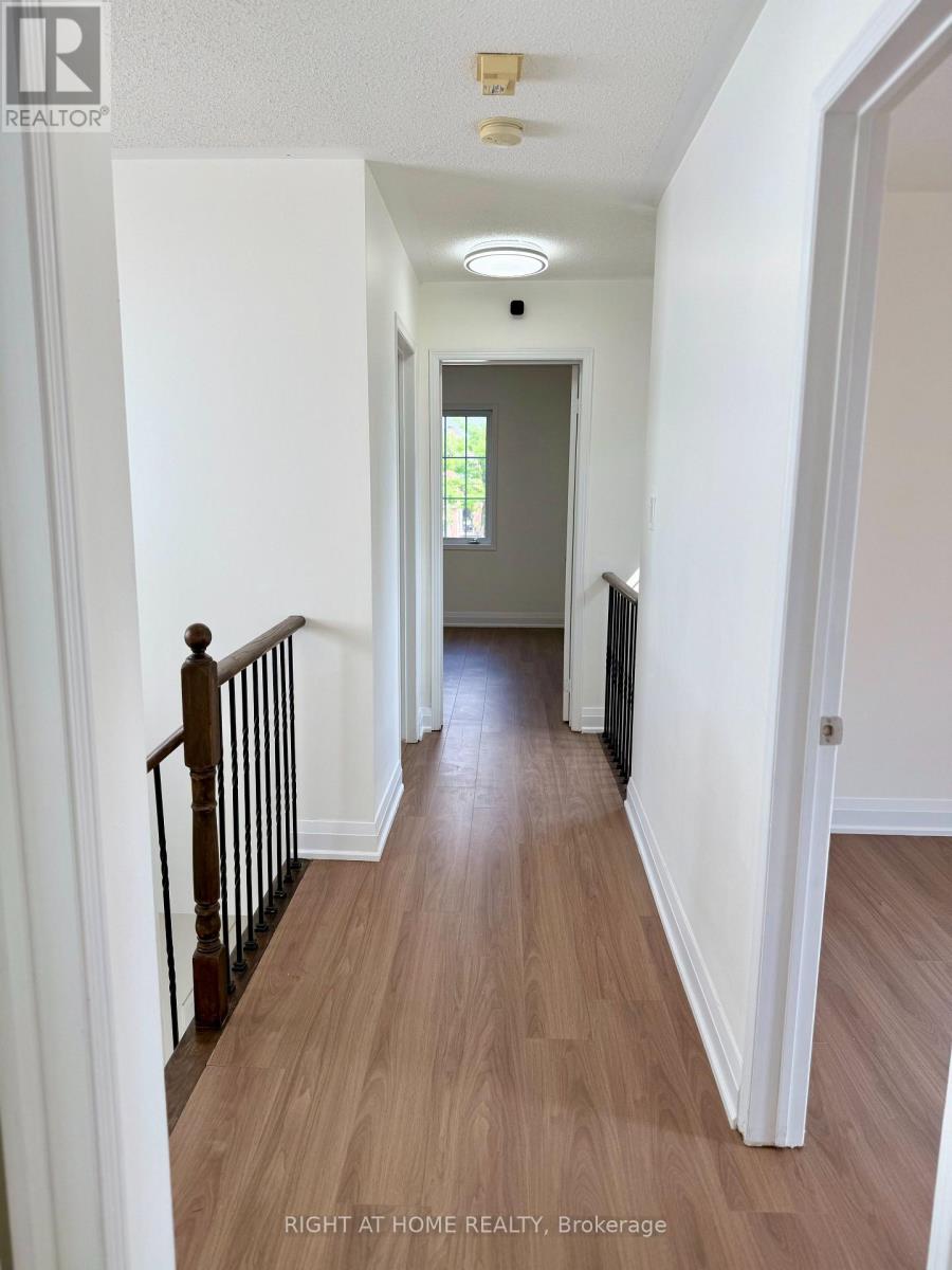 32 Hocken Court, Brampton (Sandringham-Wellington), Ontario  L6R 2T7 - Photo 12 - W12368445
