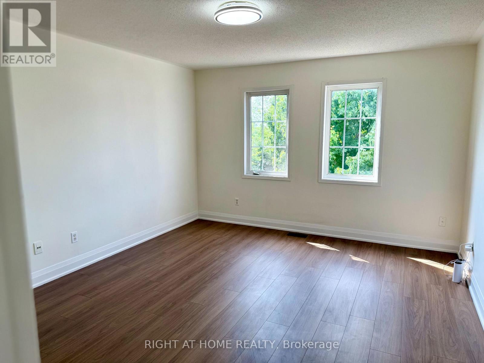 32 Hocken Court, Brampton (Sandringham-Wellington), Ontario  L6R 2T7 - Photo 14 - W12368445