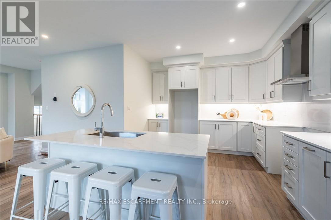 239 Lormont Boulevard, Hamilton, Ontario  L8J 0K2 - Photo 14 - X12368443