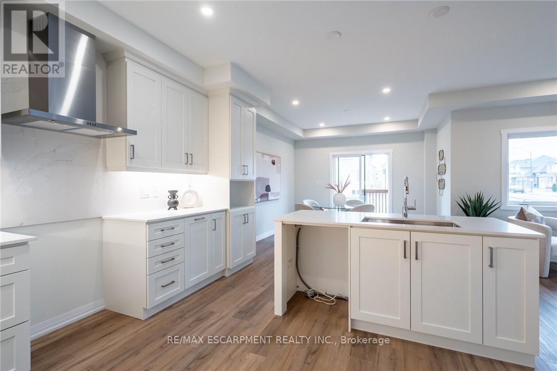 239 Lormont Boulevard, Hamilton, Ontario  L8J 0K2 - Photo 16 - X12368443