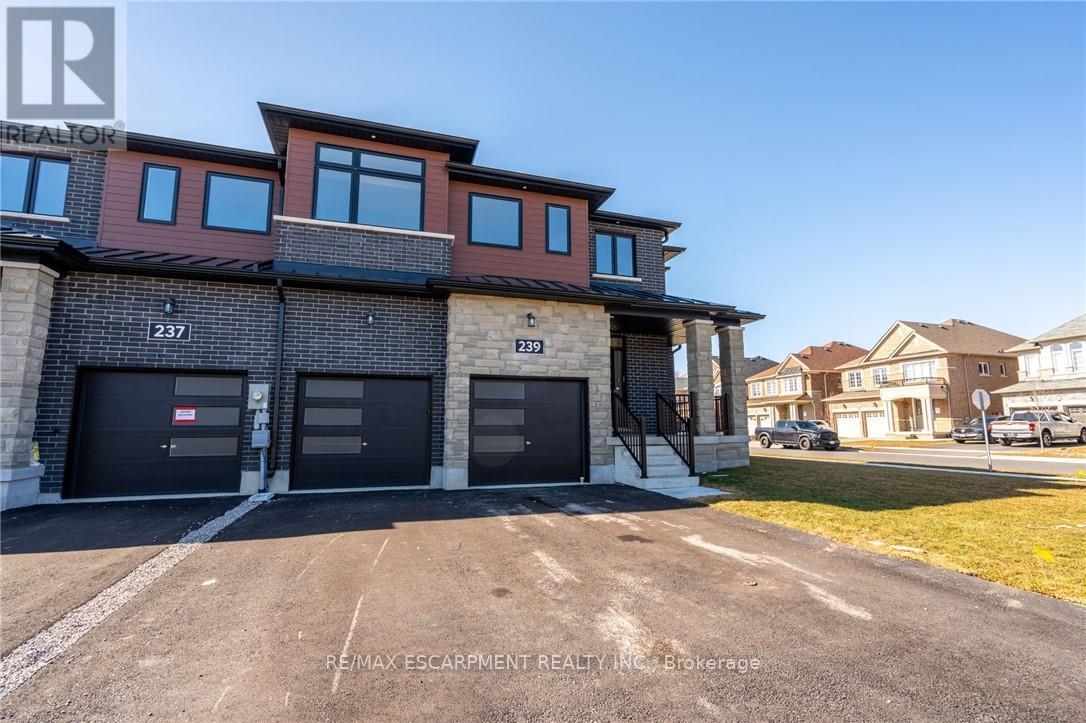 239 Lormont Boulevard, Hamilton, Ontario  L8J 0K2 - Photo 2 - X12368443