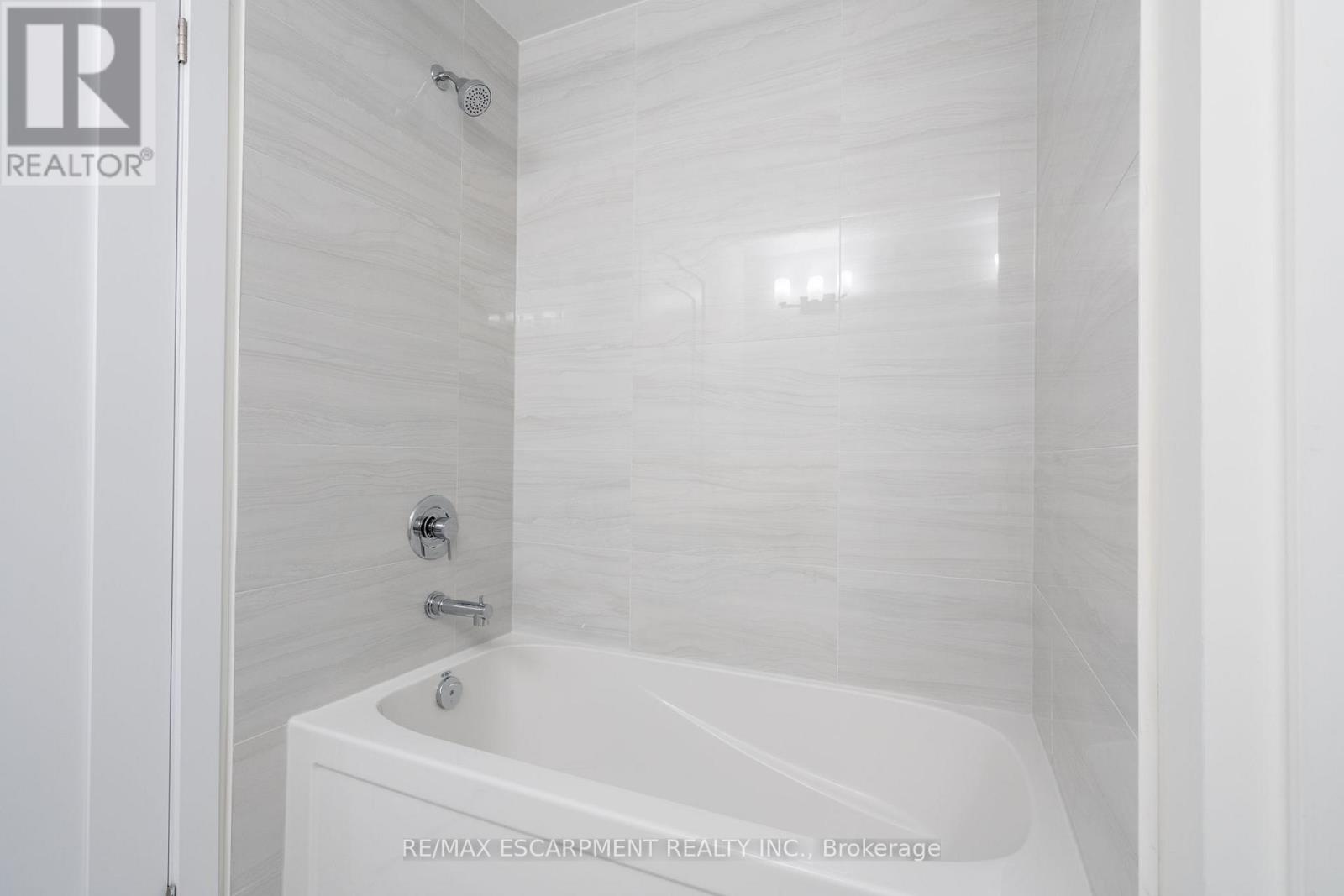 239 Lormont Boulevard, Hamilton, Ontario  L8J 0K2 - Photo 22 - X12368443