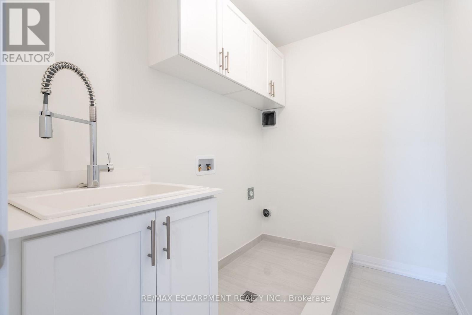 239 Lormont Boulevard, Hamilton, Ontario  L8J 0K2 - Photo 23 - X12368443