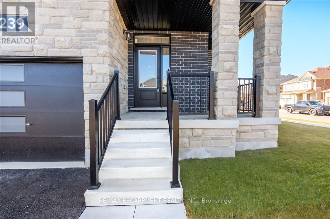 239 Lormont Boulevard, Hamilton, Ontario  L8J 0K2 - Photo 3 - X12368443