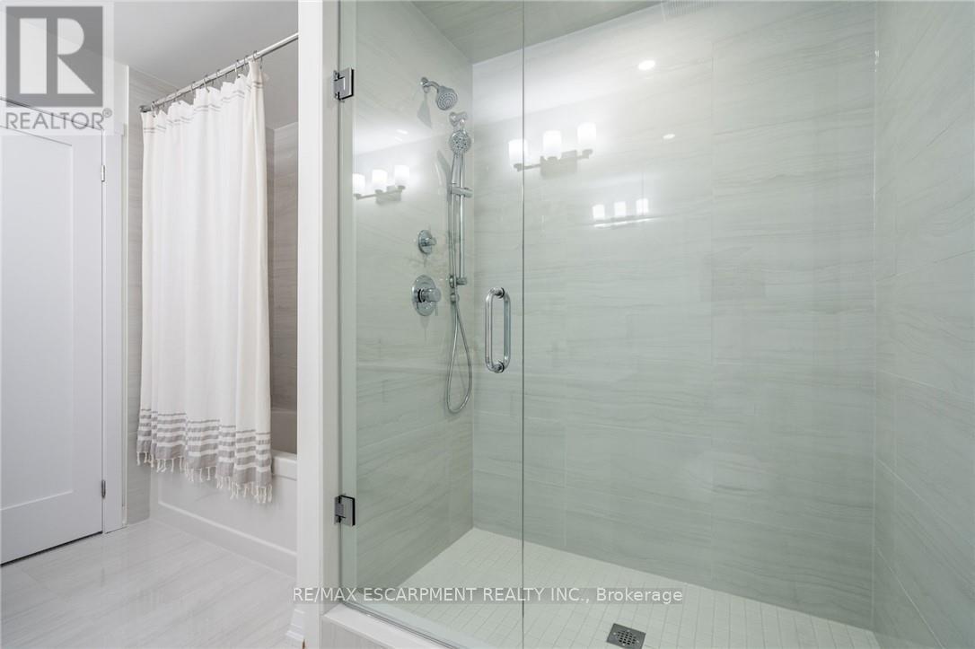 239 Lormont Boulevard, Hamilton, Ontario  L8J 0K2 - Photo 30 - X12368443