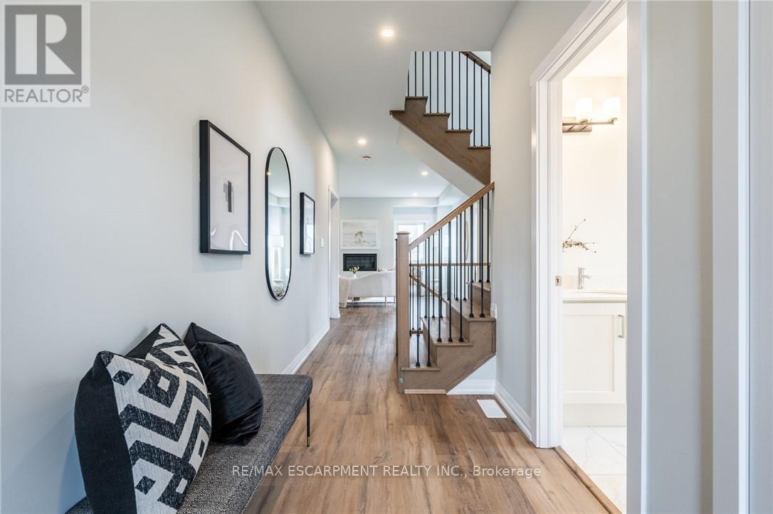 239 Lormont Boulevard, Hamilton, Ontario  L8J 0K2 - Photo 5 - X12368443