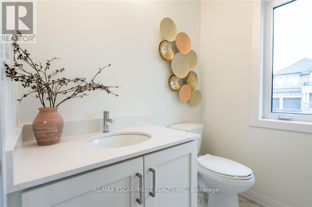 239 Lormont Boulevard, Hamilton, Ontario  L8J 0K2 - Photo 6 - X12368443