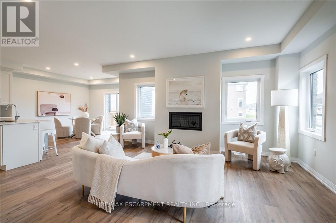 239 Lormont Boulevard, Hamilton, Ontario  L8J 0K2 - Photo 9 - X12368443