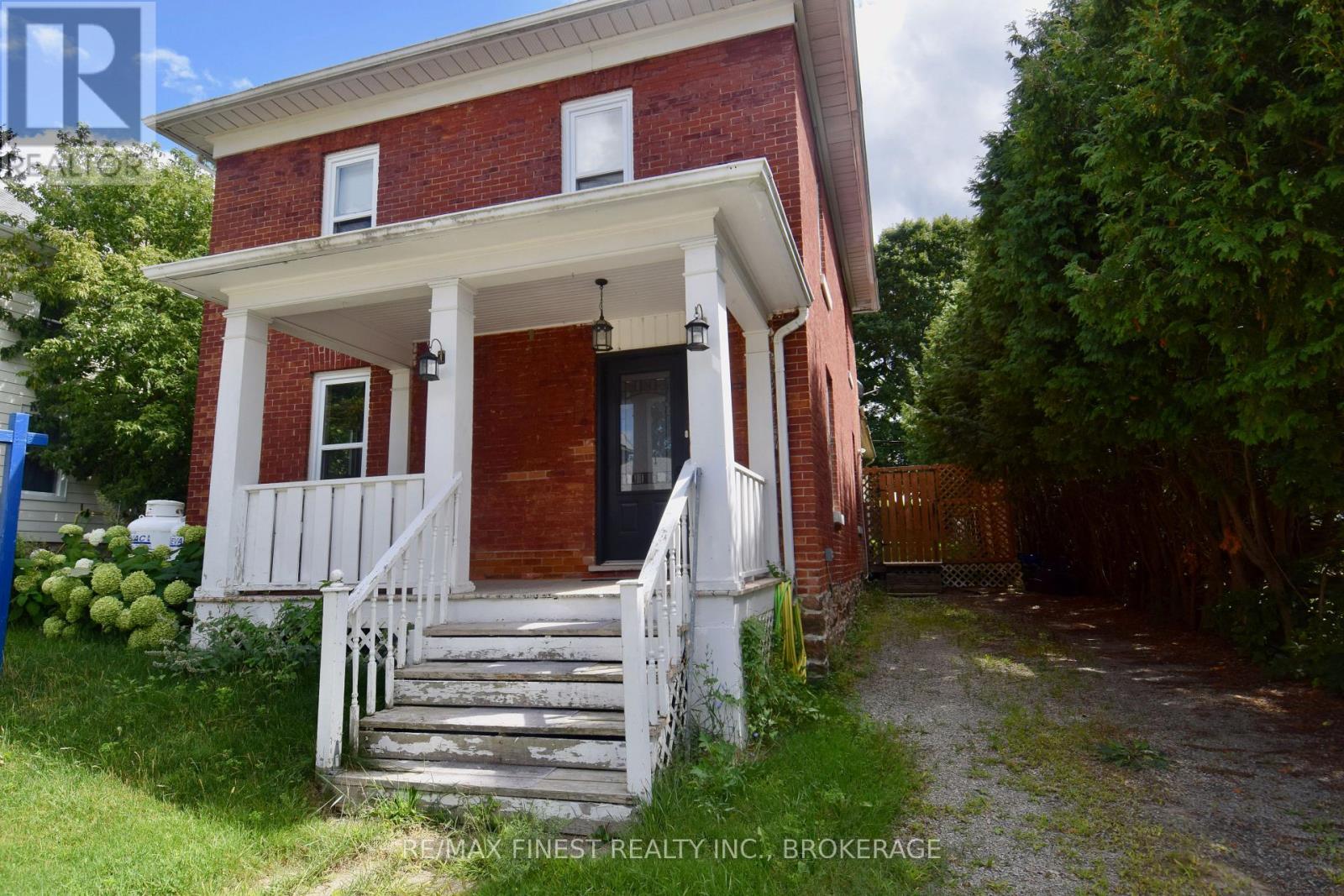 36 WILLIAM STREET, Rideau Lakes, Ontario