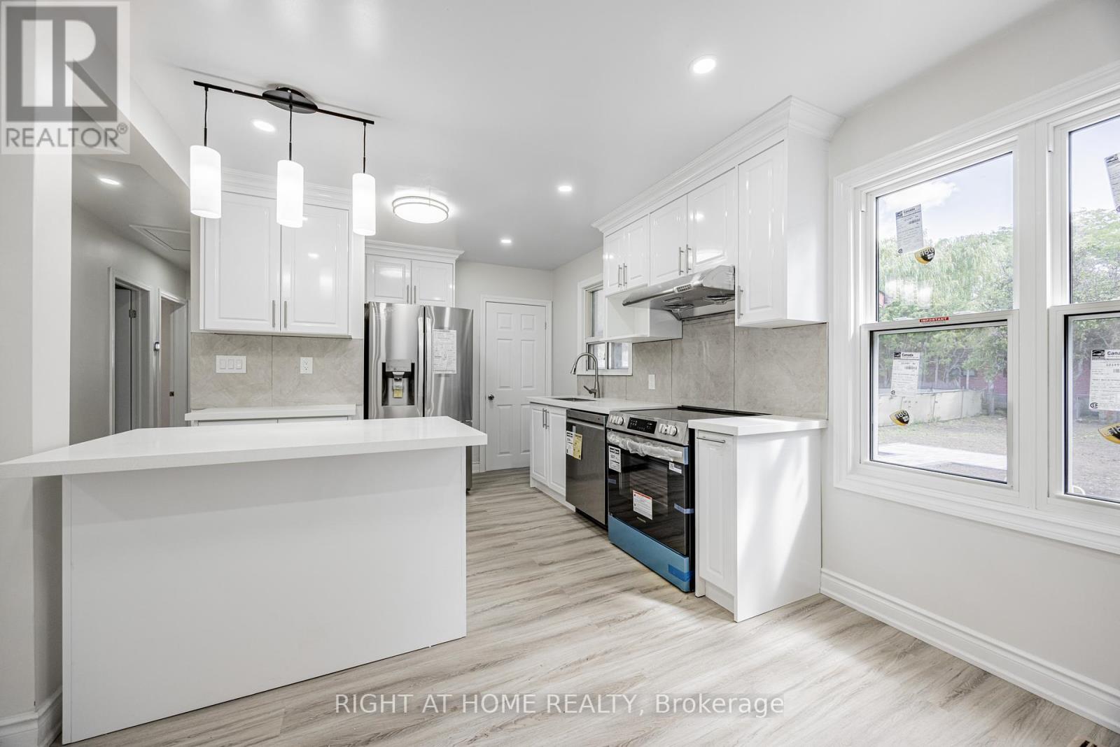 225 Essex- Entire House Avenue, Richmond Hill, Ontario  L4C 2C1 - Photo 14 - N12367759